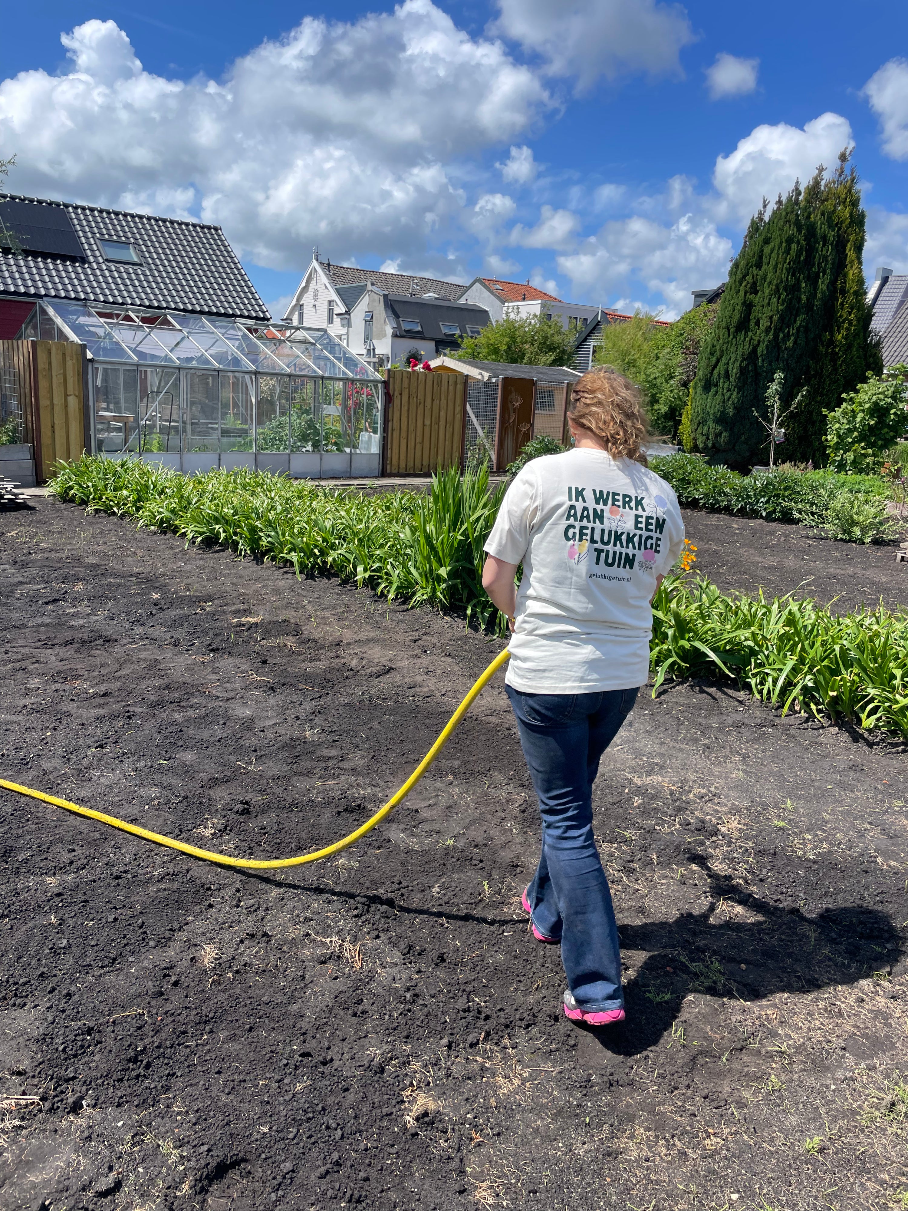 T-shirt Het gelukkigst in mijn tuin
